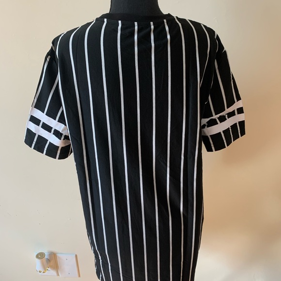 Black and white stripe tee - Picture 2 of 3
